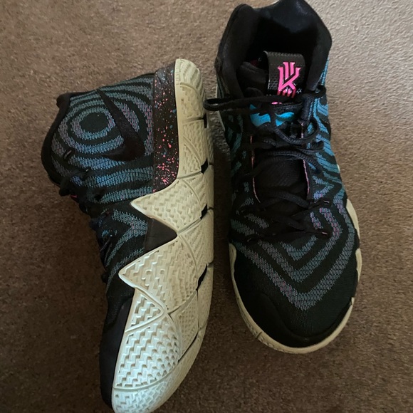 Nike Kyrie 4s 80s edition from the decade pack - Picture 2 of 6